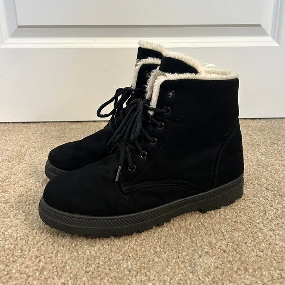 Women's Black Boots - Picture 3 of 4